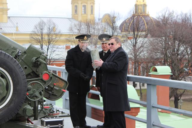 Полуденный выстрел пушки Петропавловской крепости